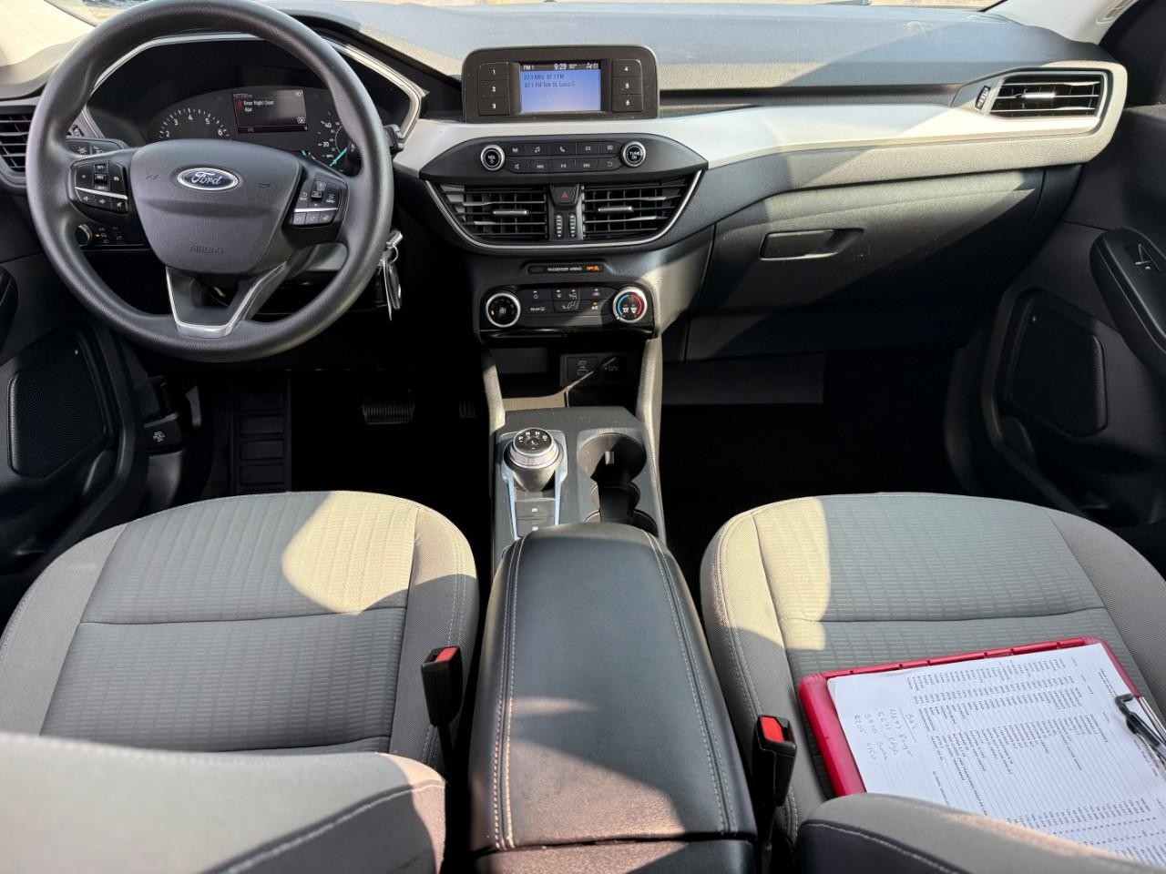 Ford Escape Vehicle Full-screen Gallery Image 10