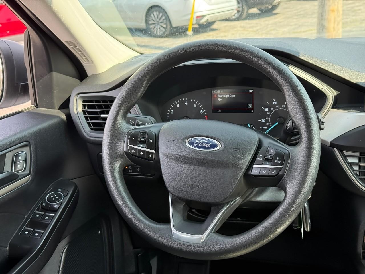 Ford Escape Vehicle Full-screen Gallery Image 11