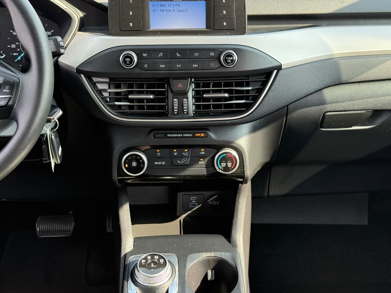 Ford Escape Vehicle Full-screen Gallery Image 13