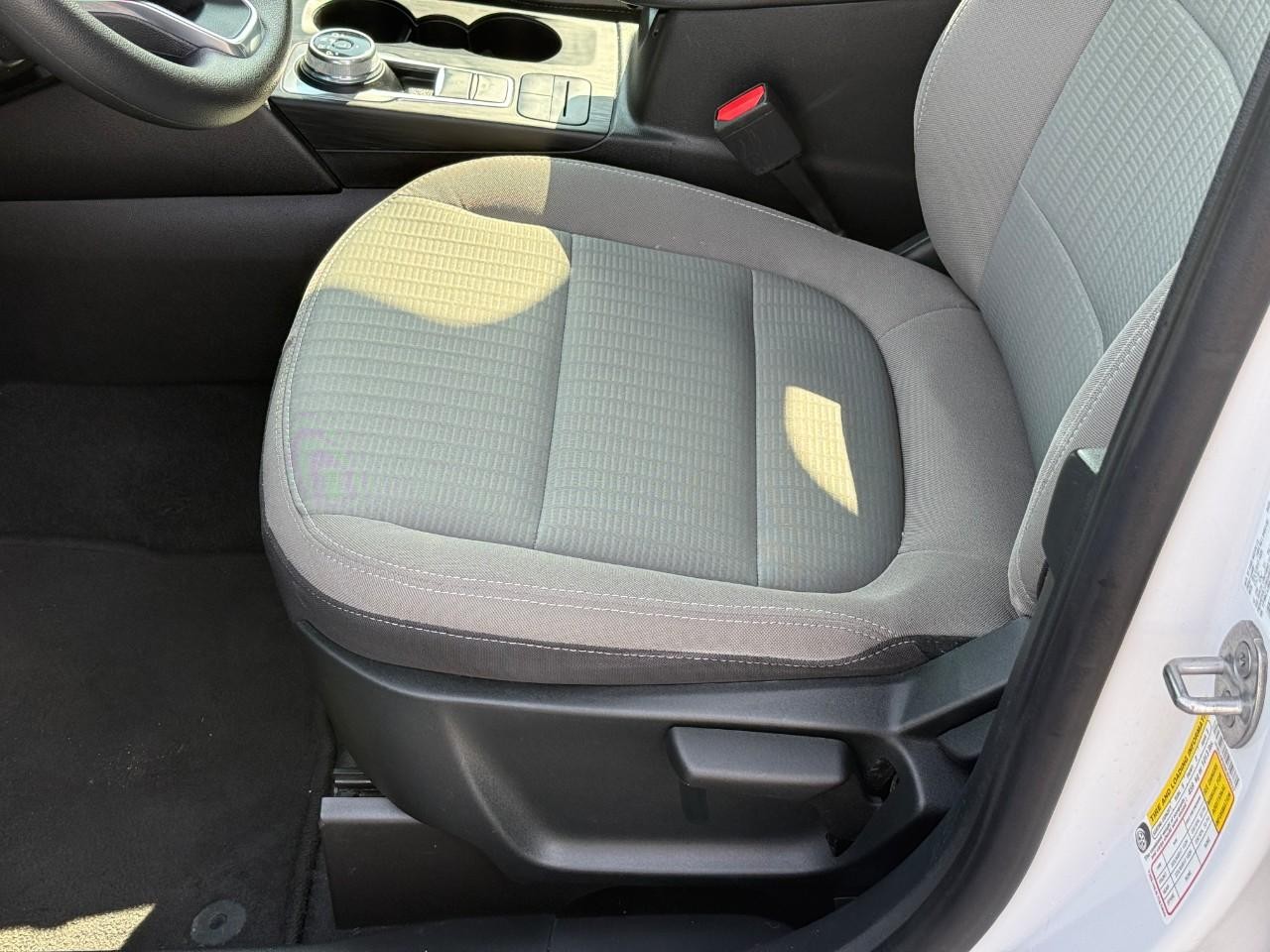 Ford Escape Vehicle Full-screen Gallery Image 16