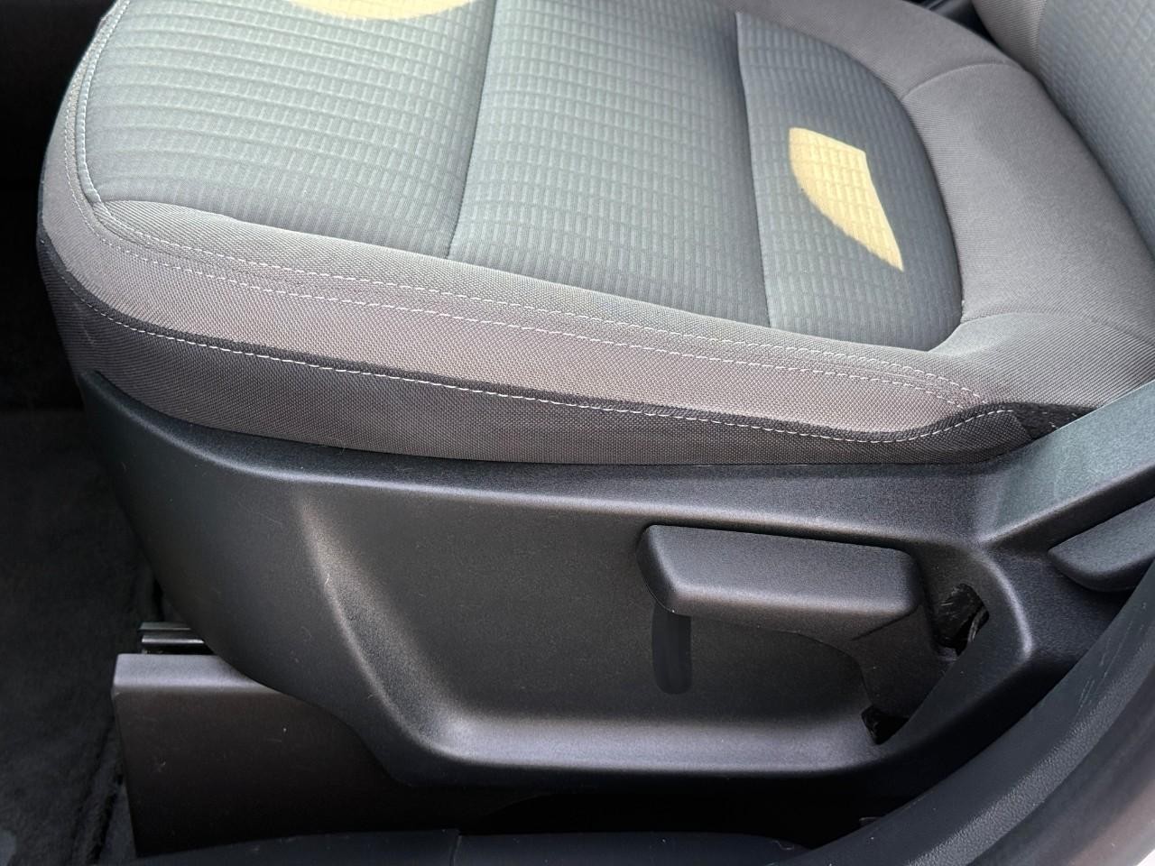 Ford Escape Vehicle Full-screen Gallery Image 17