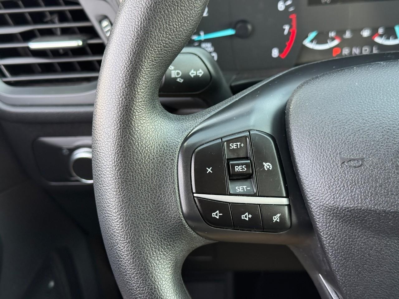 Ford Escape Vehicle Full-screen Gallery Image 18