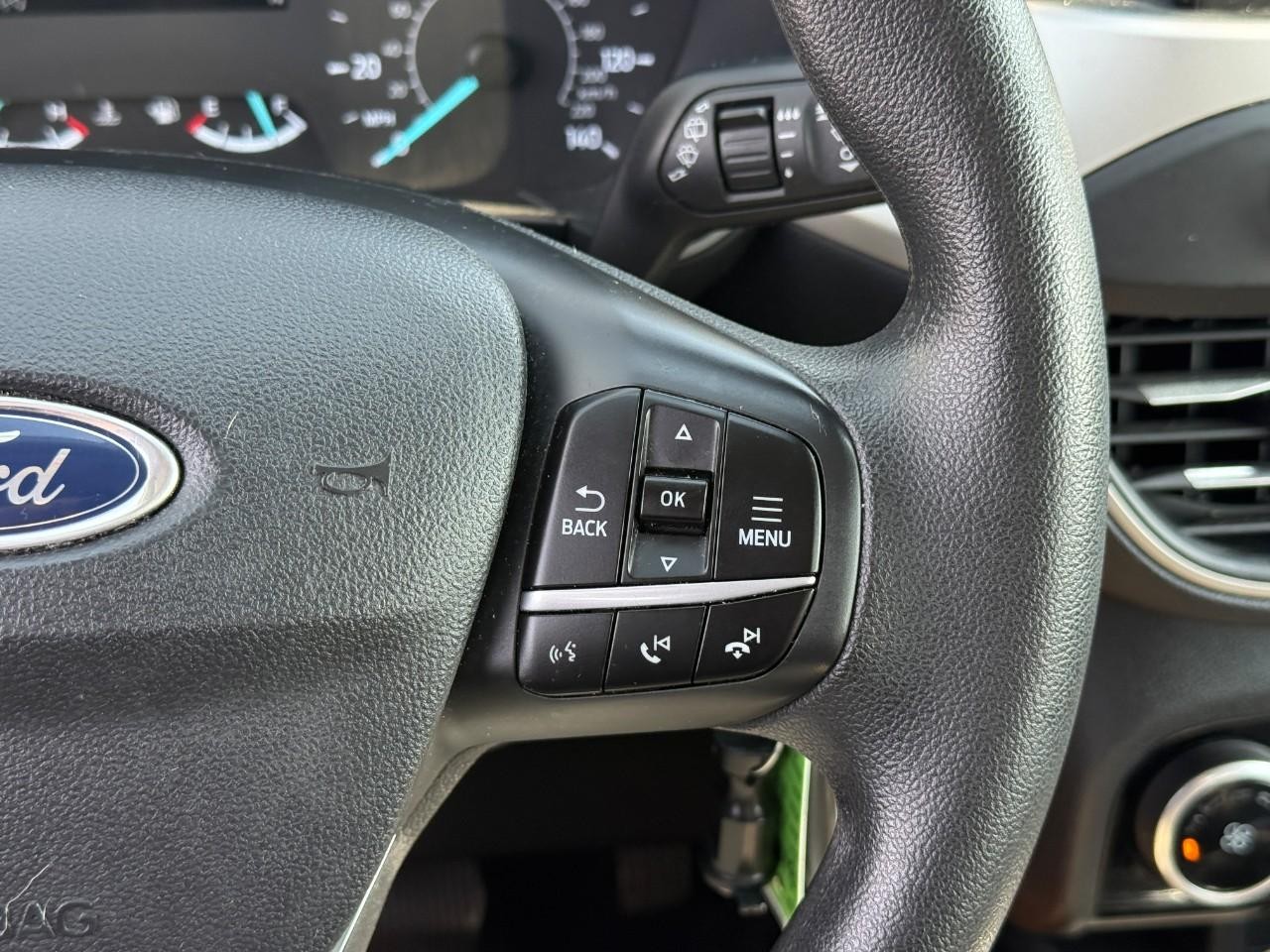 Ford Escape Vehicle Full-screen Gallery Image 19