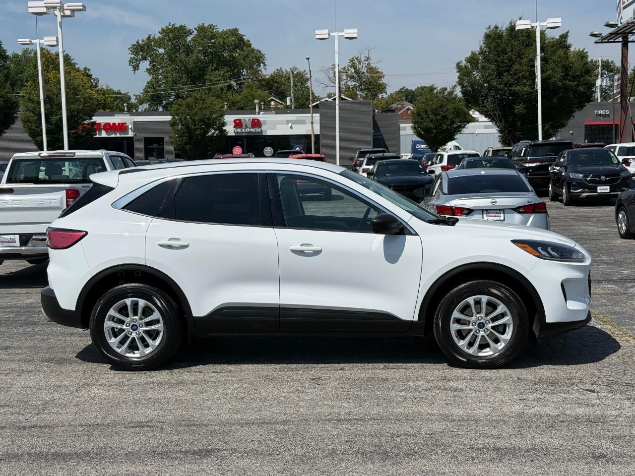 Ford Escape Vehicle Full-screen Gallery Image 05