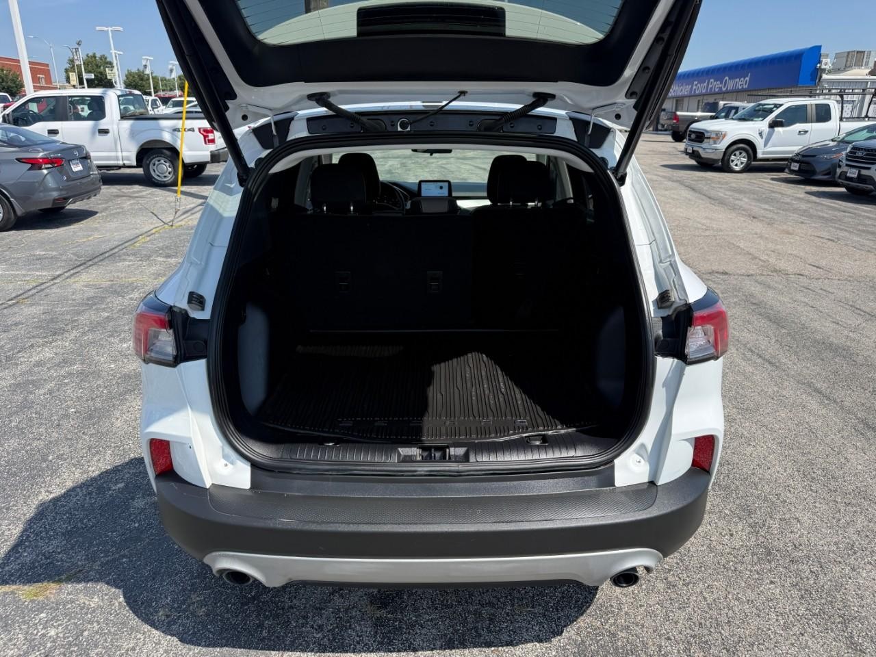 Ford Escape Vehicle Full-screen Gallery Image 07