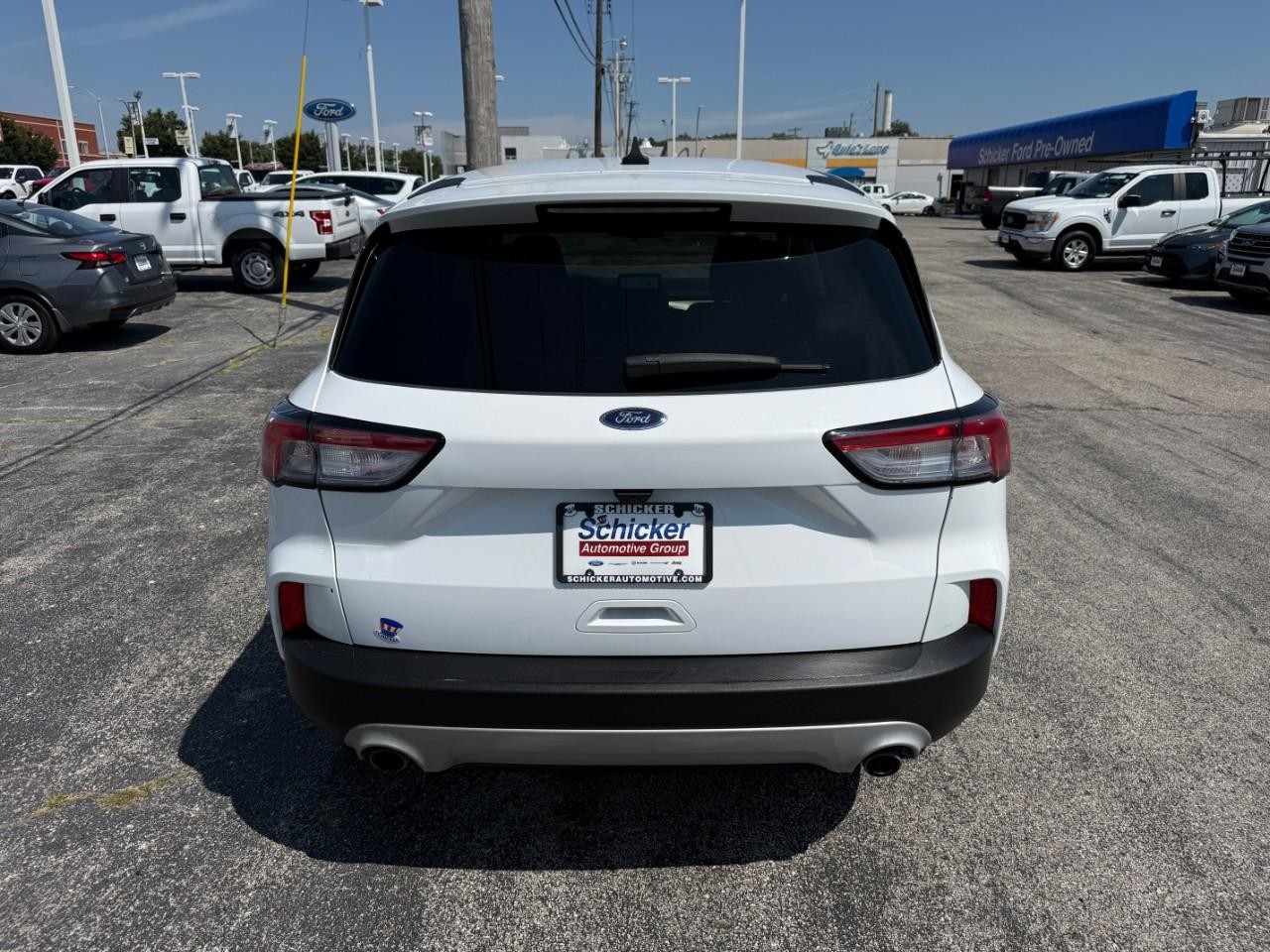 Ford Escape Vehicle Full-screen Gallery Image 08