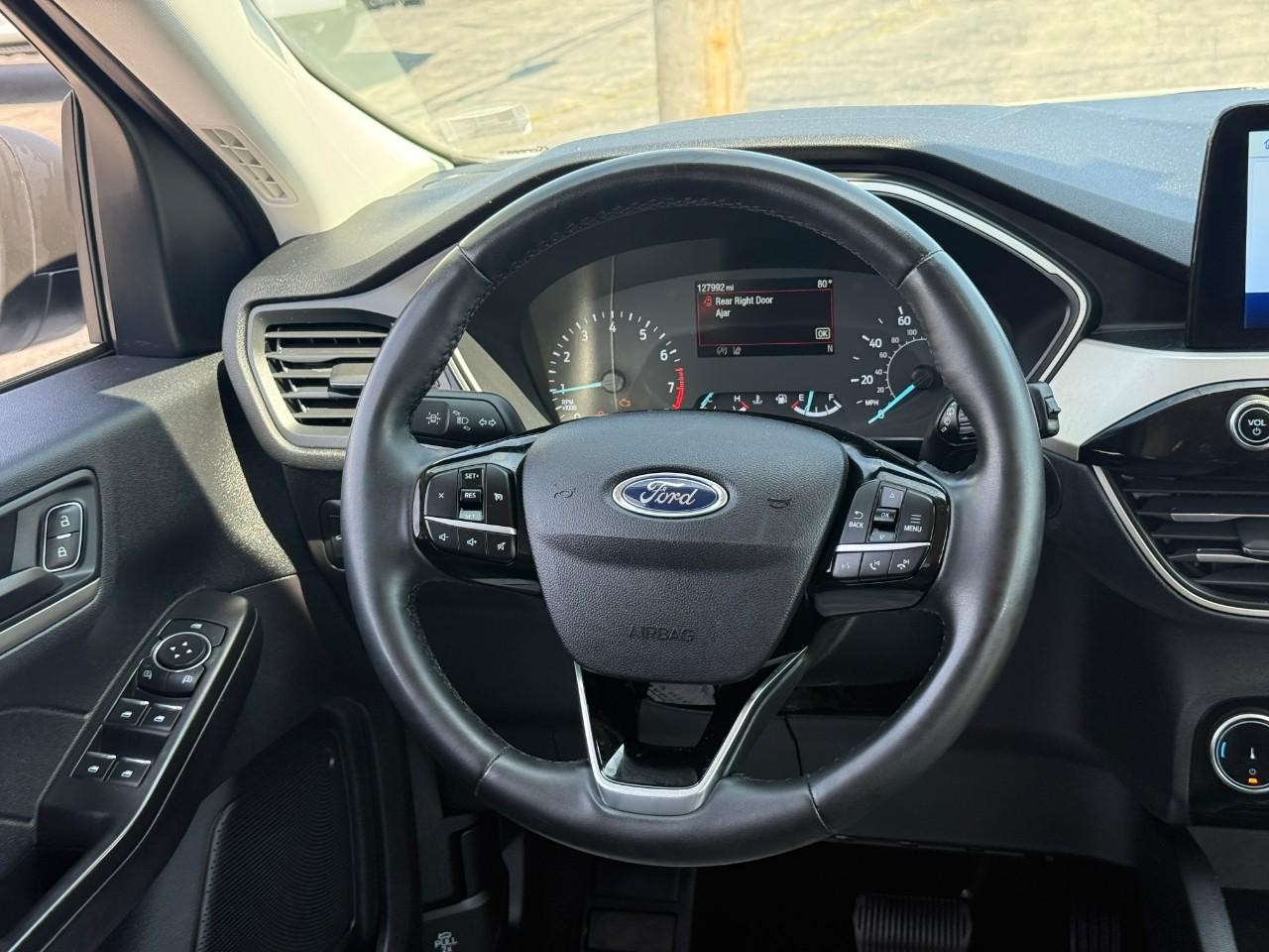 Ford Escape Vehicle Full-screen Gallery Image 12
