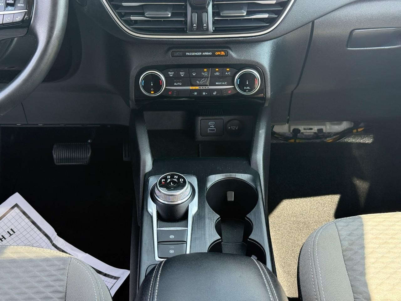 Ford Escape Vehicle Full-screen Gallery Image 15