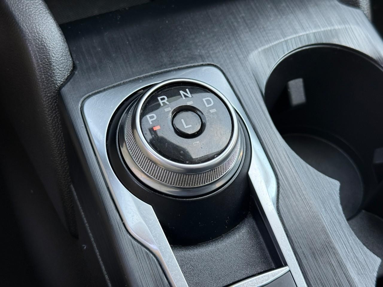 Ford Escape Vehicle Full-screen Gallery Image 22