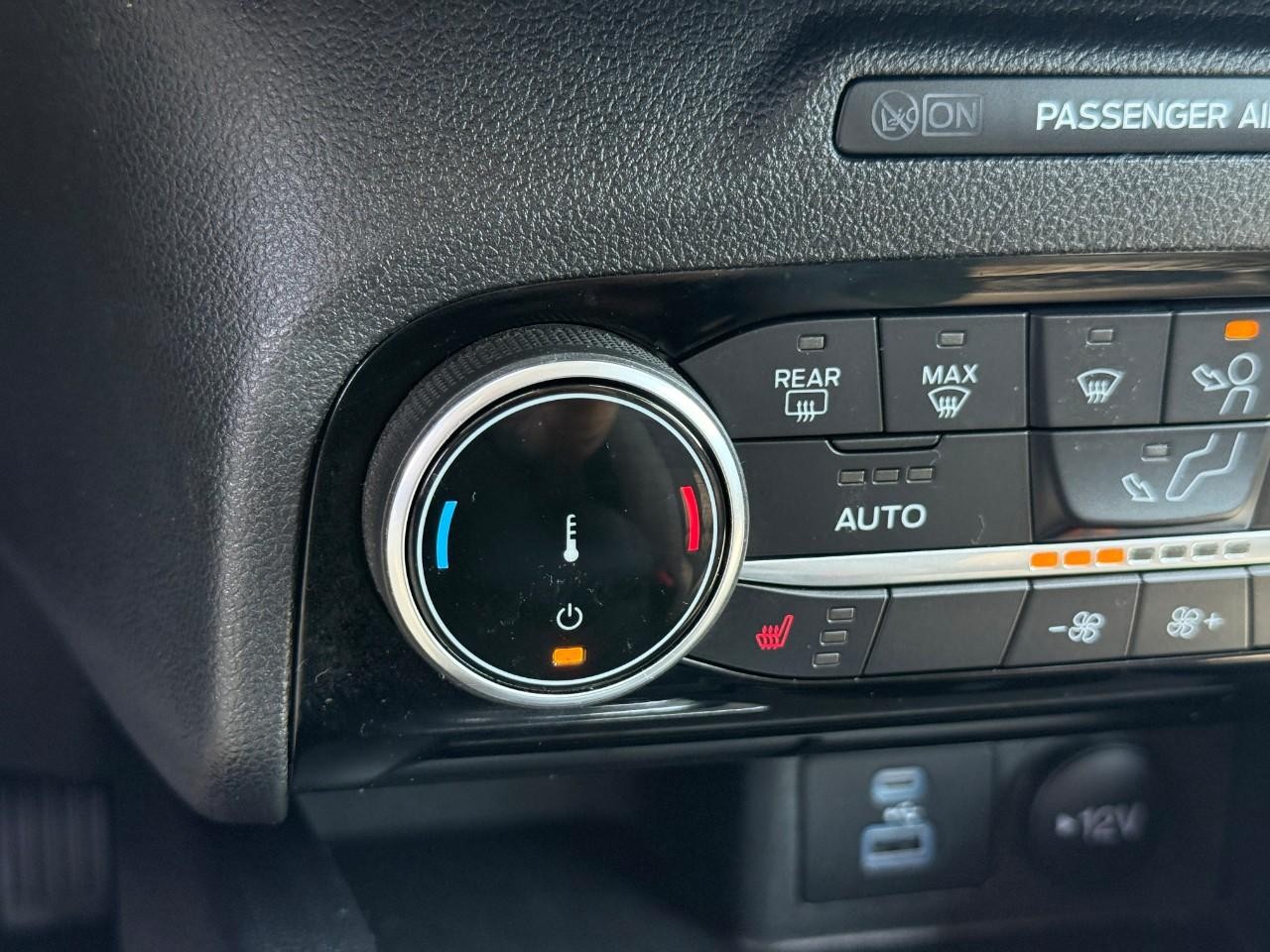 Ford Escape Vehicle Full-screen Gallery Image 23