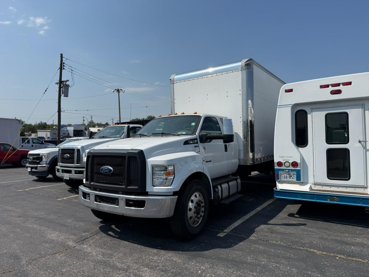 Ford Super Duty F-750 Straight Frame Vehicle Full-screen Gallery Image 02