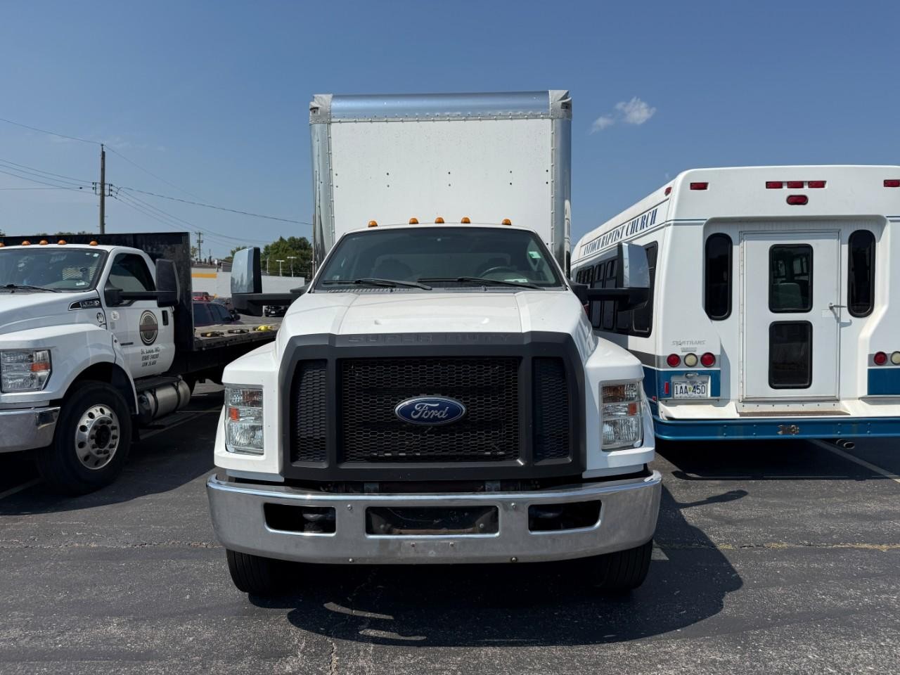 Ford Super Duty F-750 Straight Frame Vehicle Full-screen Gallery Image 03