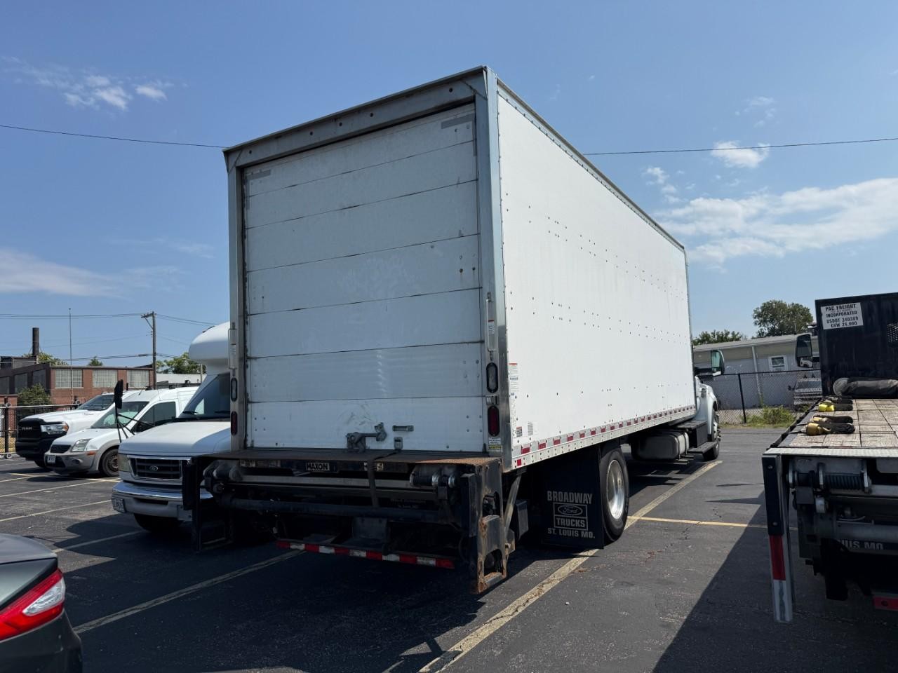 Ford Super Duty F-750 Straight Frame Vehicle Full-screen Gallery Image 04