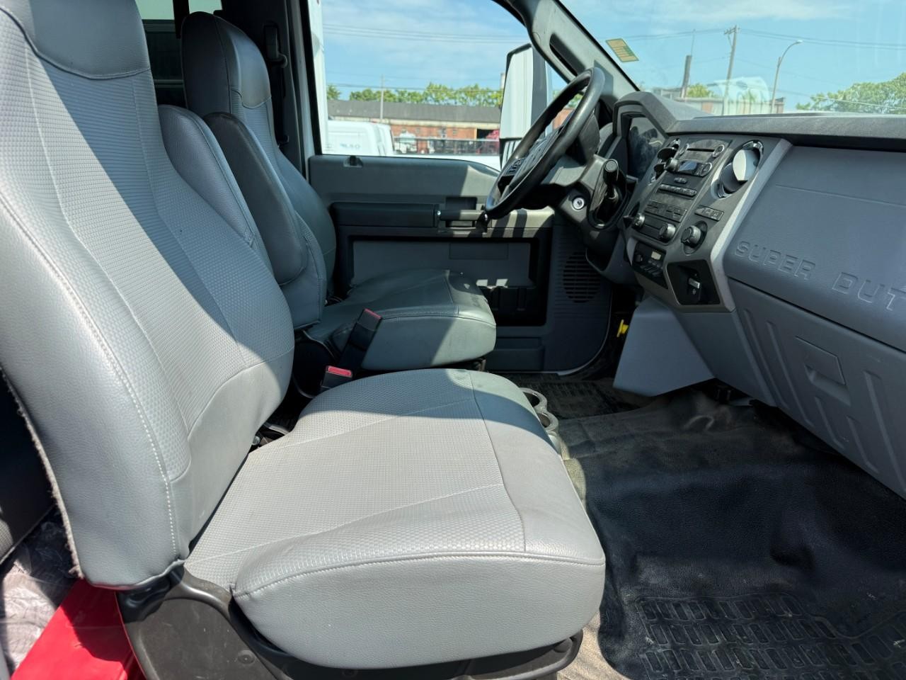 Ford Super Duty F-750 Straight Frame Vehicle Full-screen Gallery Image 06