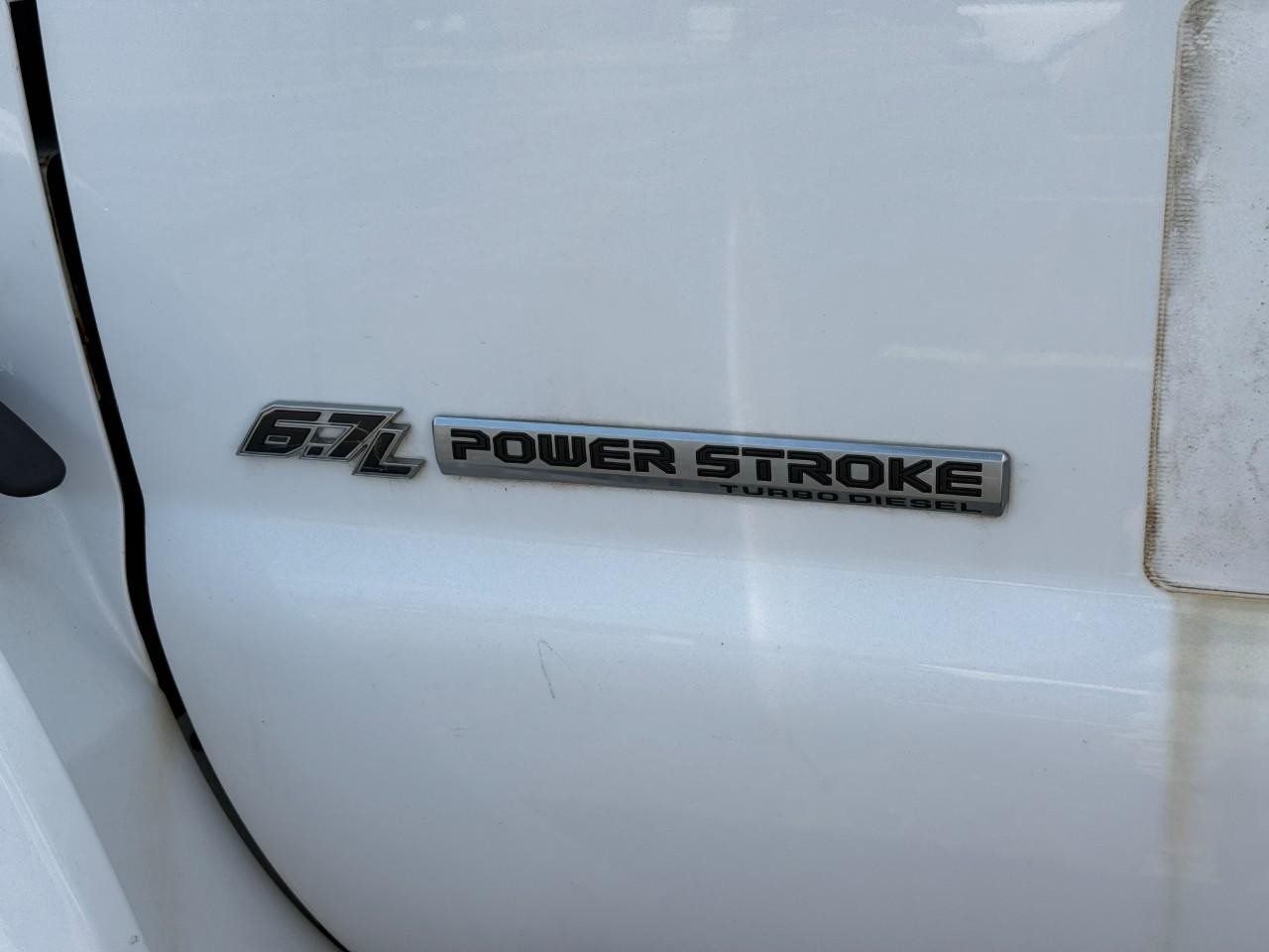 Ford Super Duty F-750 Straight Frame Vehicle Full-screen Gallery Image 08