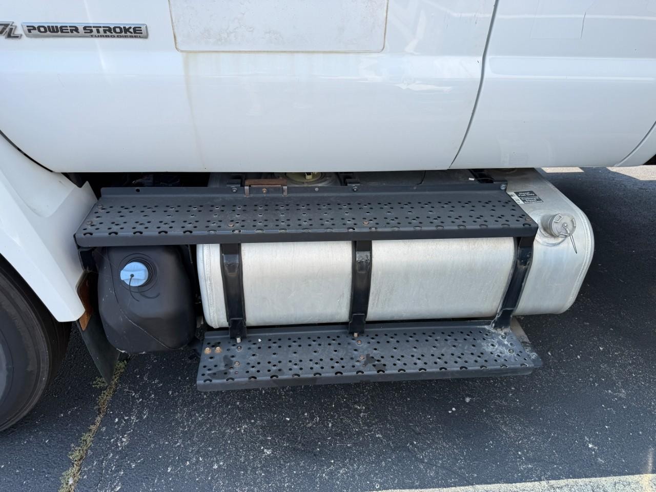 Ford Super Duty F-750 Straight Frame Vehicle Full-screen Gallery Image 09