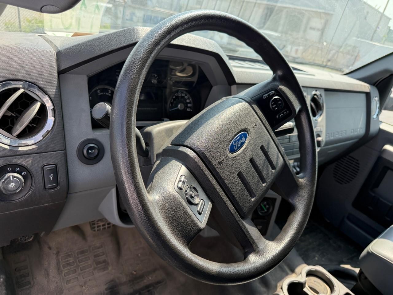 Ford Super Duty F-750 Straight Frame Vehicle Full-screen Gallery Image 12