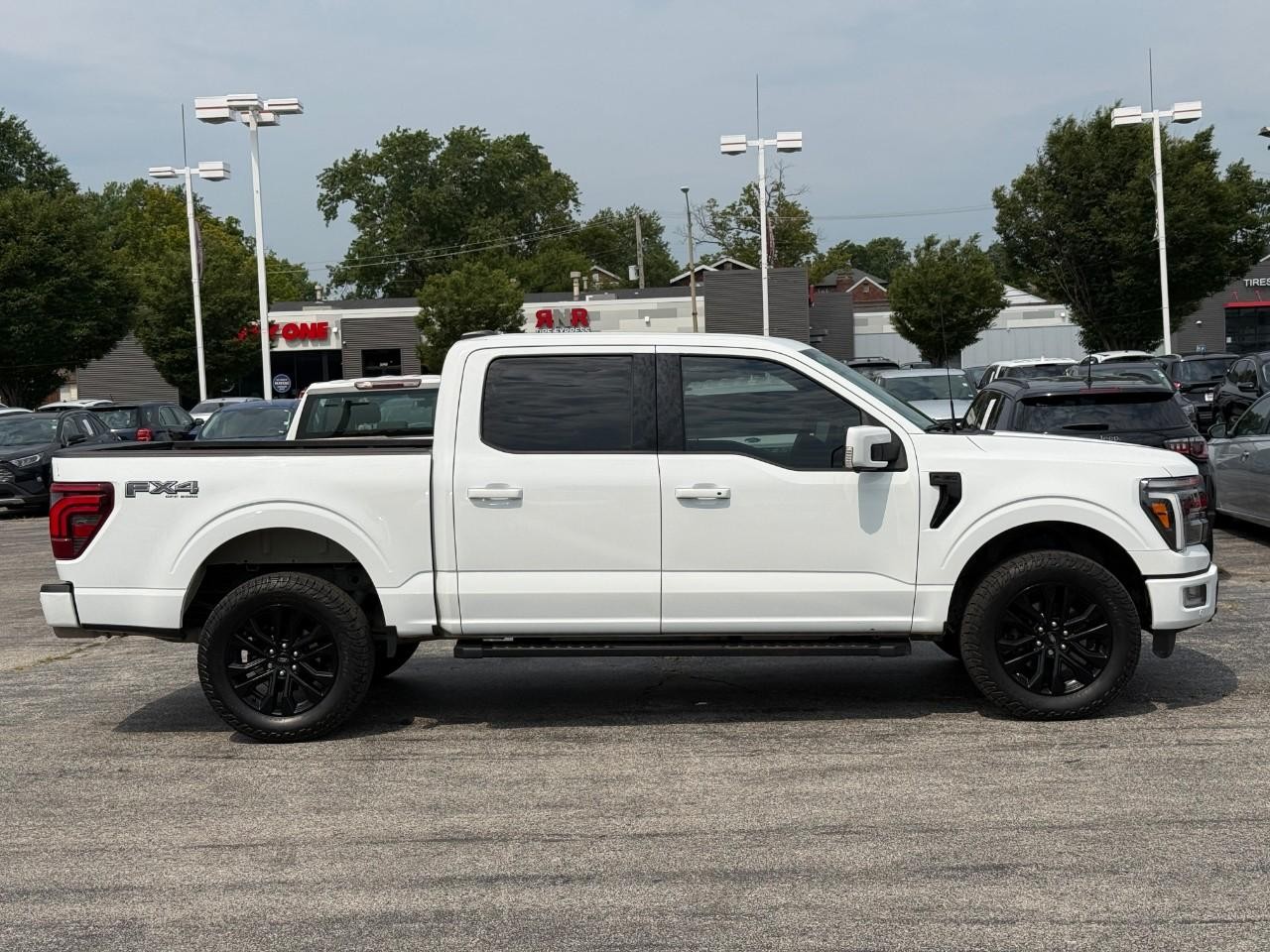 Ford F-150 Vehicle Full-screen Gallery Image 05