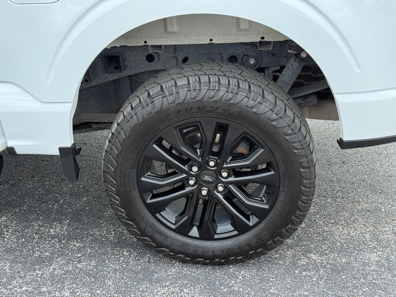 Ford F-150 Vehicle Full-screen Gallery Image 06