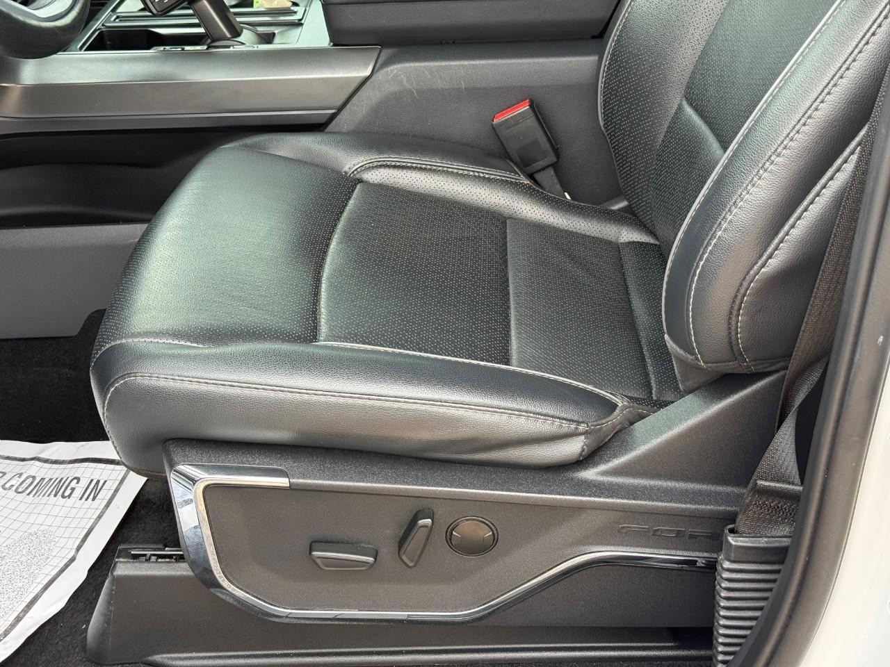 Ford F-150 Vehicle Full-screen Gallery Image 17
