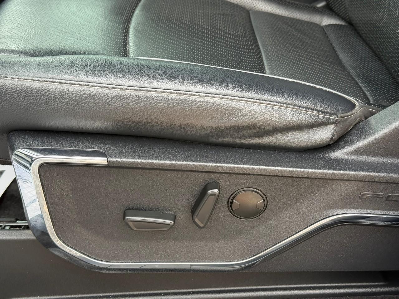 Ford F-150 Vehicle Full-screen Gallery Image 18