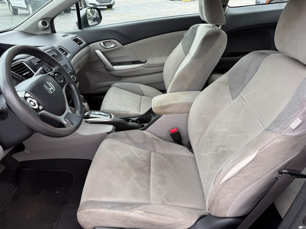 Honda Civic Coupe Vehicle Full-screen Gallery Image 09