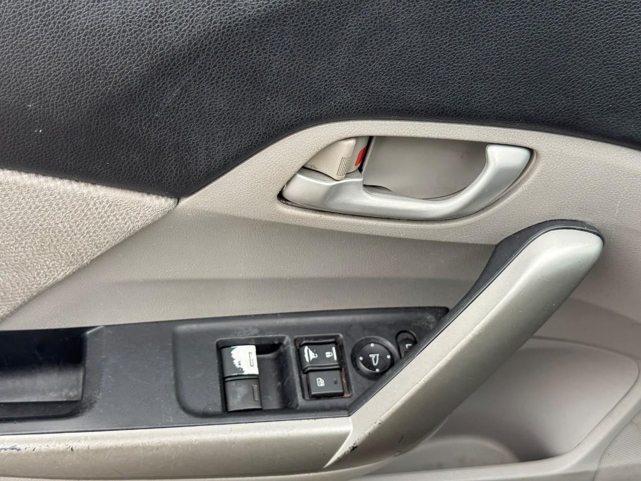 Honda Civic Coupe Vehicle Full-screen Gallery Image 10