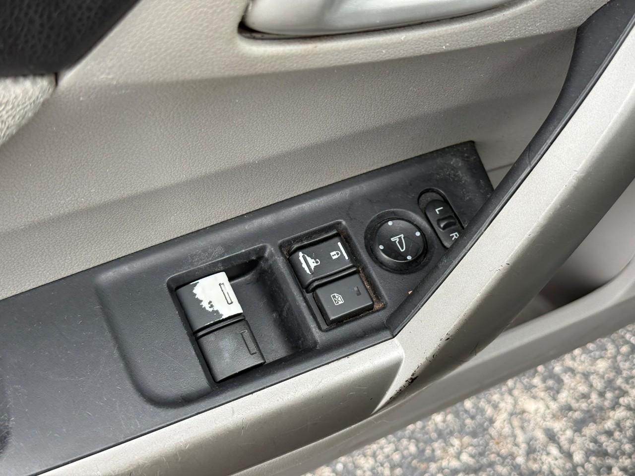 Honda Civic Coupe Vehicle Full-screen Gallery Image 11