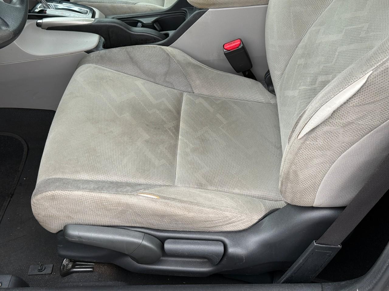 Honda Civic Coupe Vehicle Full-screen Gallery Image 12