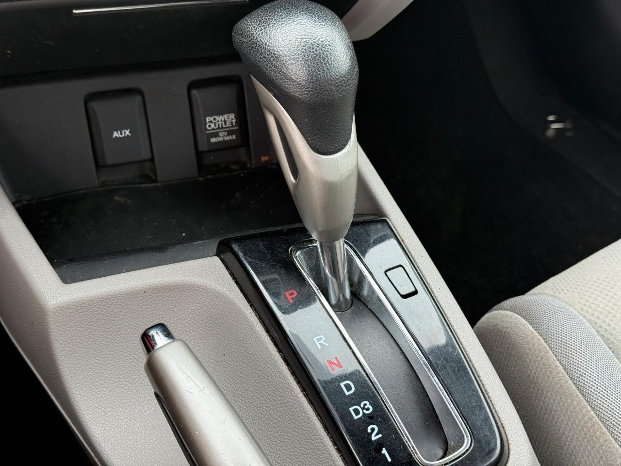 Honda Civic Coupe Vehicle Full-screen Gallery Image 16
