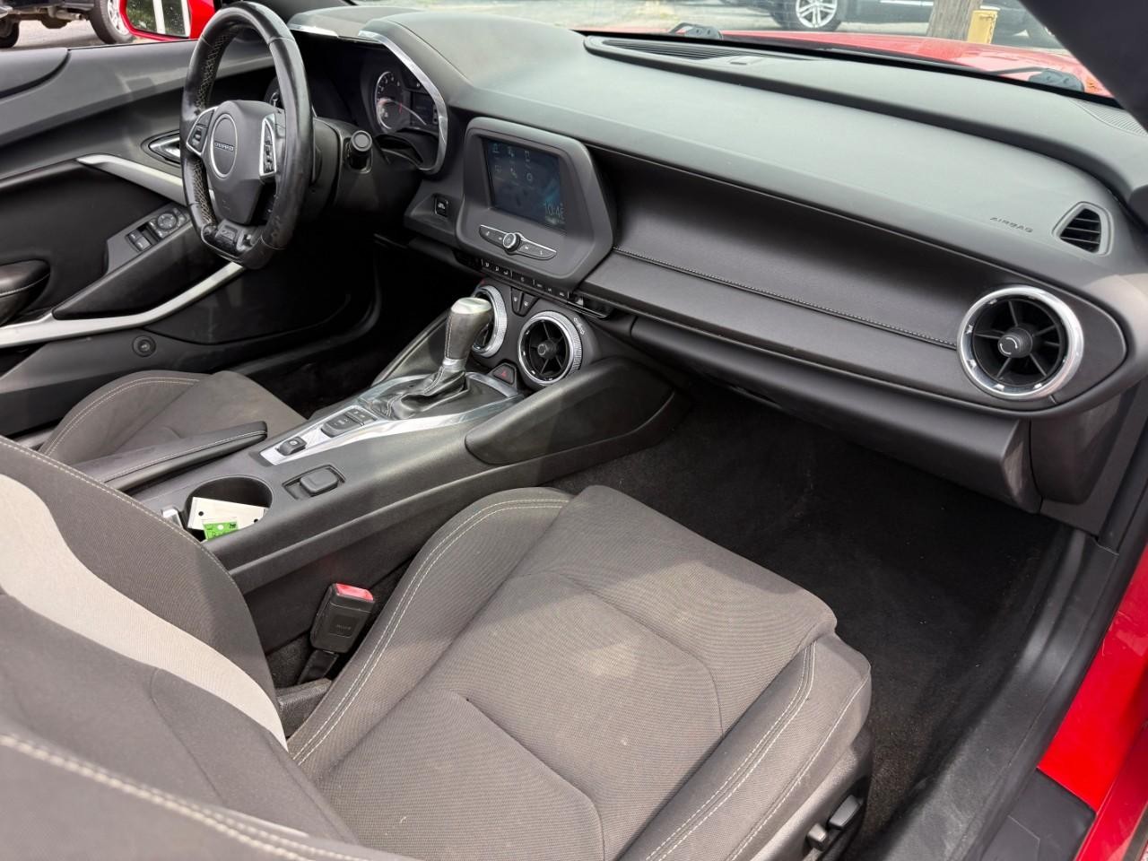 Chevrolet Camaro Vehicle Full-screen Gallery Image 12