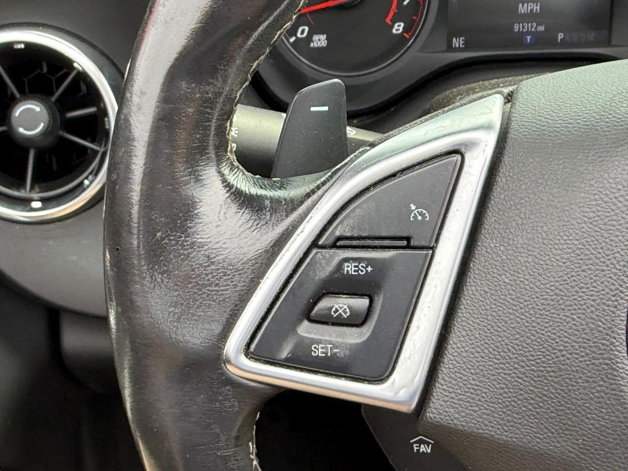 Chevrolet Camaro Vehicle Full-screen Gallery Image 16