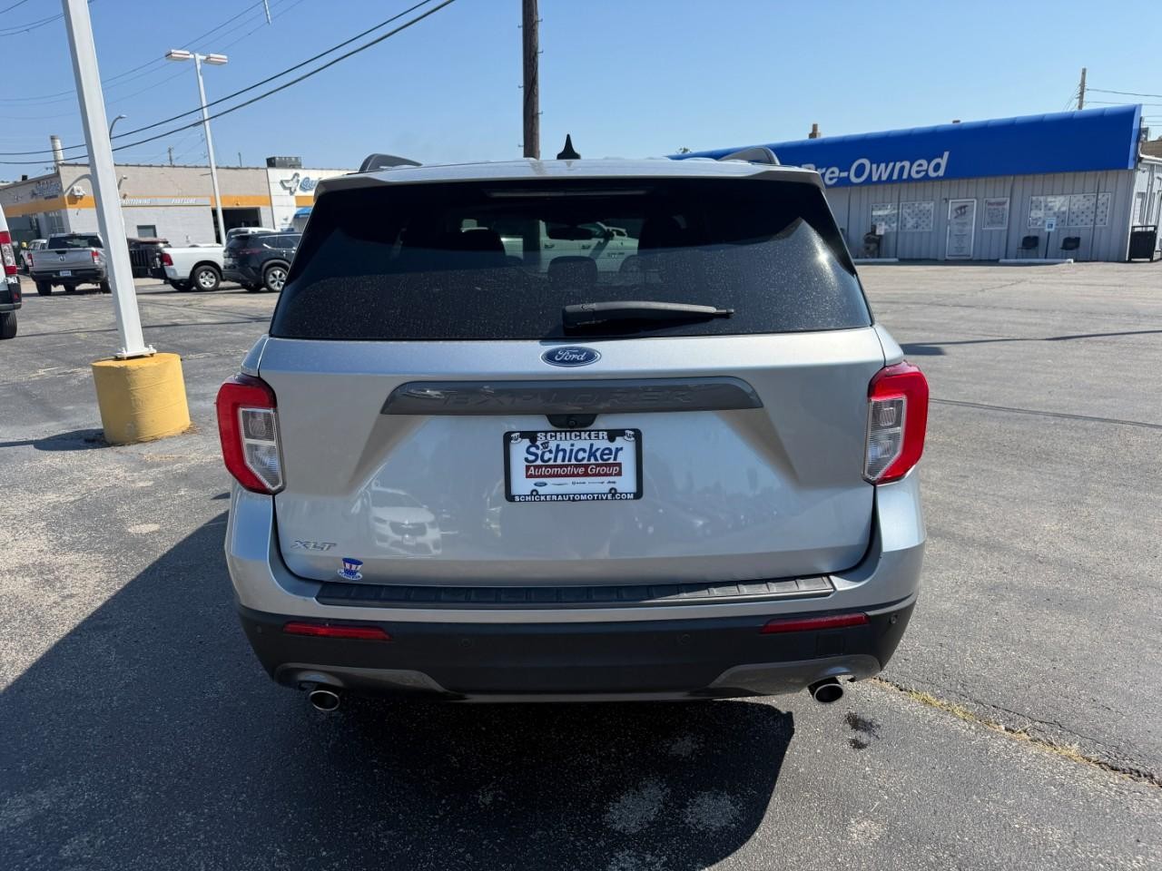 Ford Explorer Vehicle Full-screen Gallery Image 09