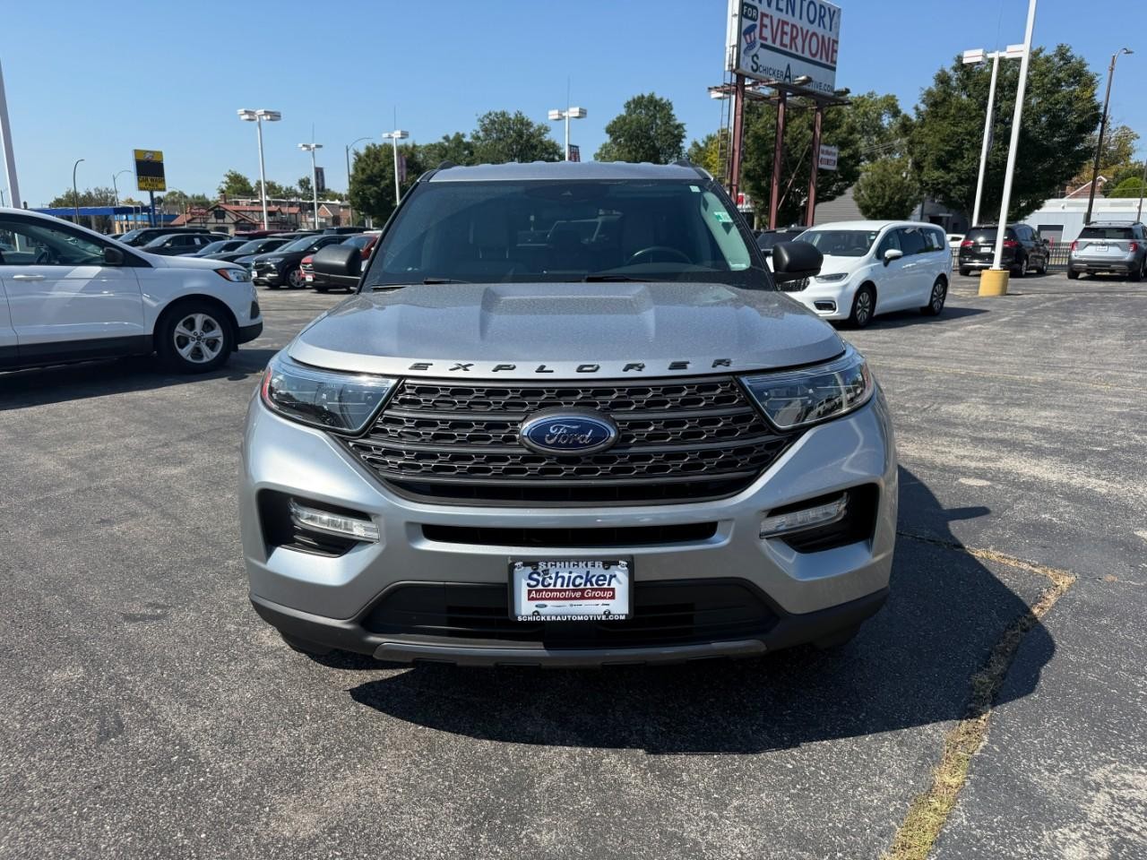 Ford Explorer Vehicle Full-screen Gallery Image 10
