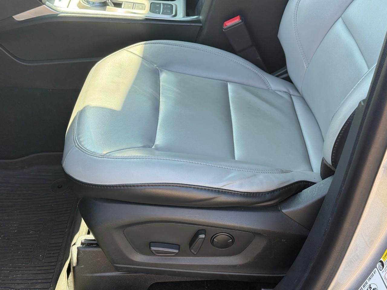 Ford Explorer Vehicle Full-screen Gallery Image 18