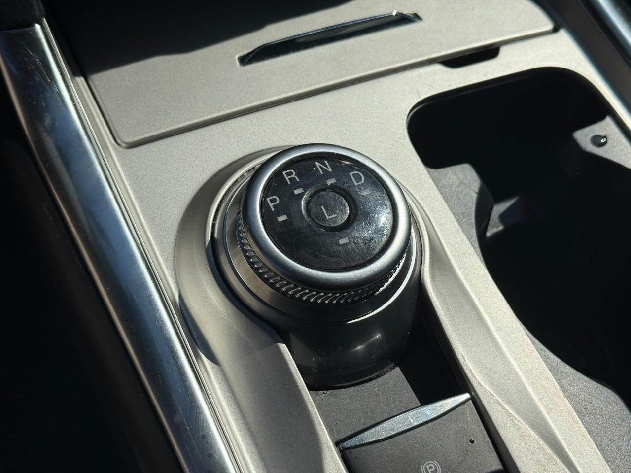 Ford Explorer Vehicle Full-screen Gallery Image 22