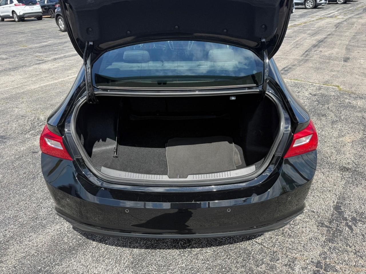 Chevrolet Malibu Vehicle Full-screen Gallery Image 08