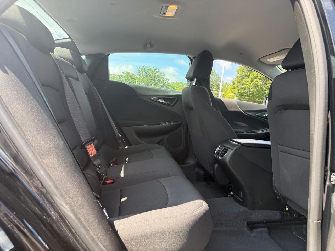 Chevrolet Malibu Vehicle Full-screen Gallery Image 11