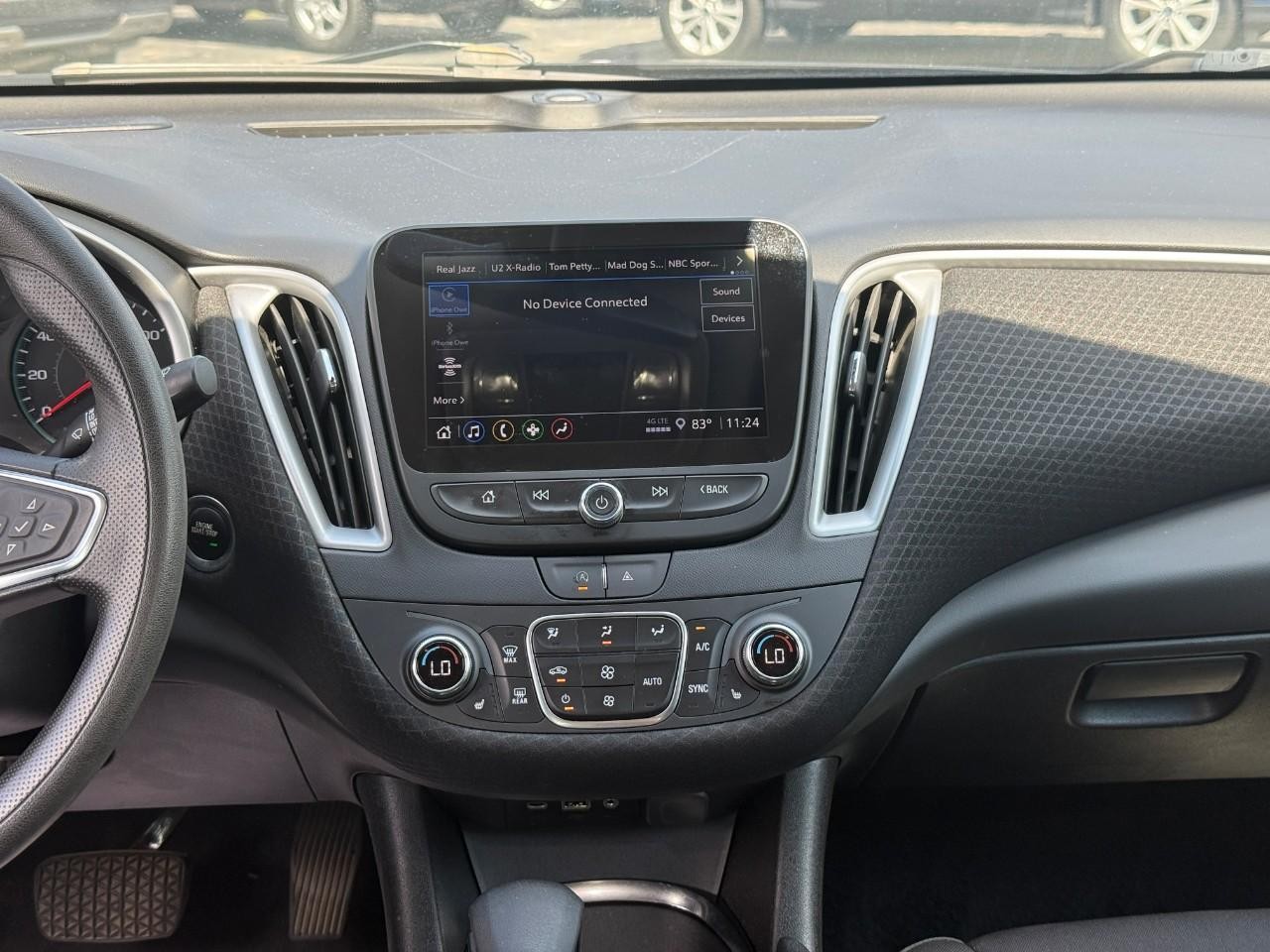 Chevrolet Malibu Vehicle Full-screen Gallery Image 14