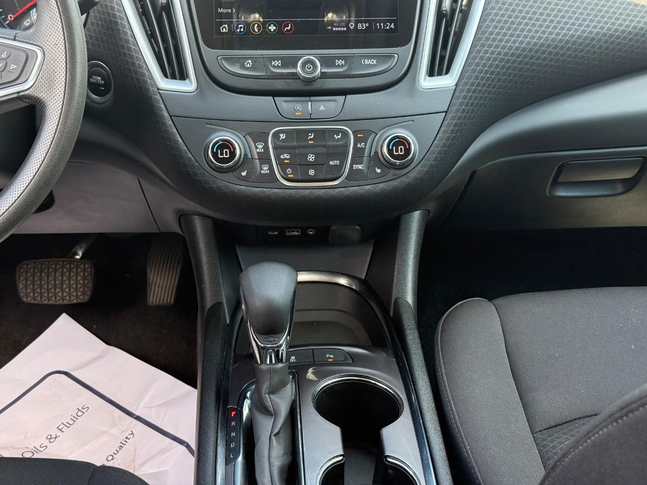 Chevrolet Malibu Vehicle Full-screen Gallery Image 15