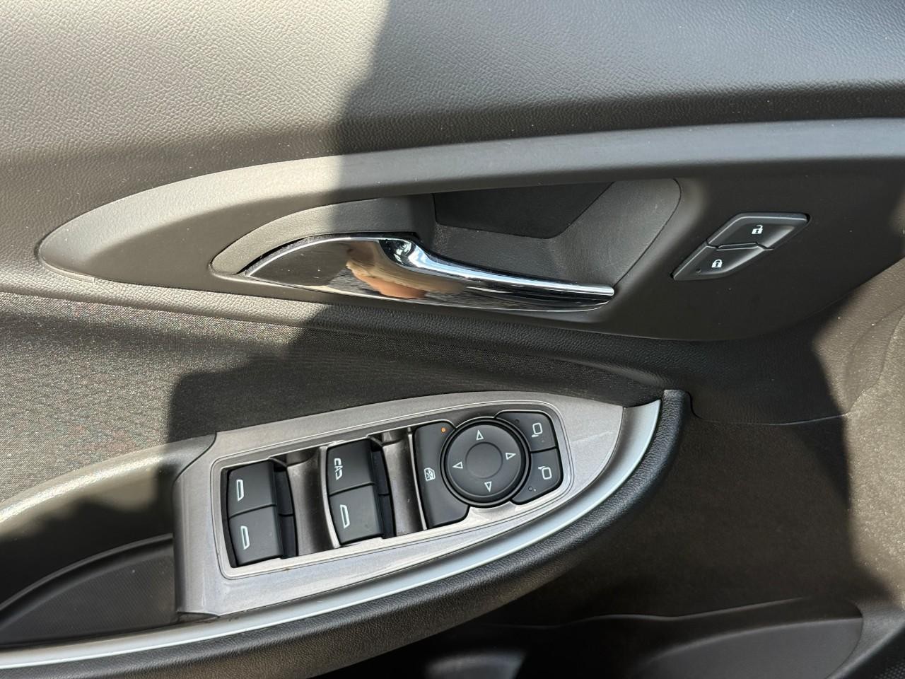 Chevrolet Malibu Vehicle Full-screen Gallery Image 16