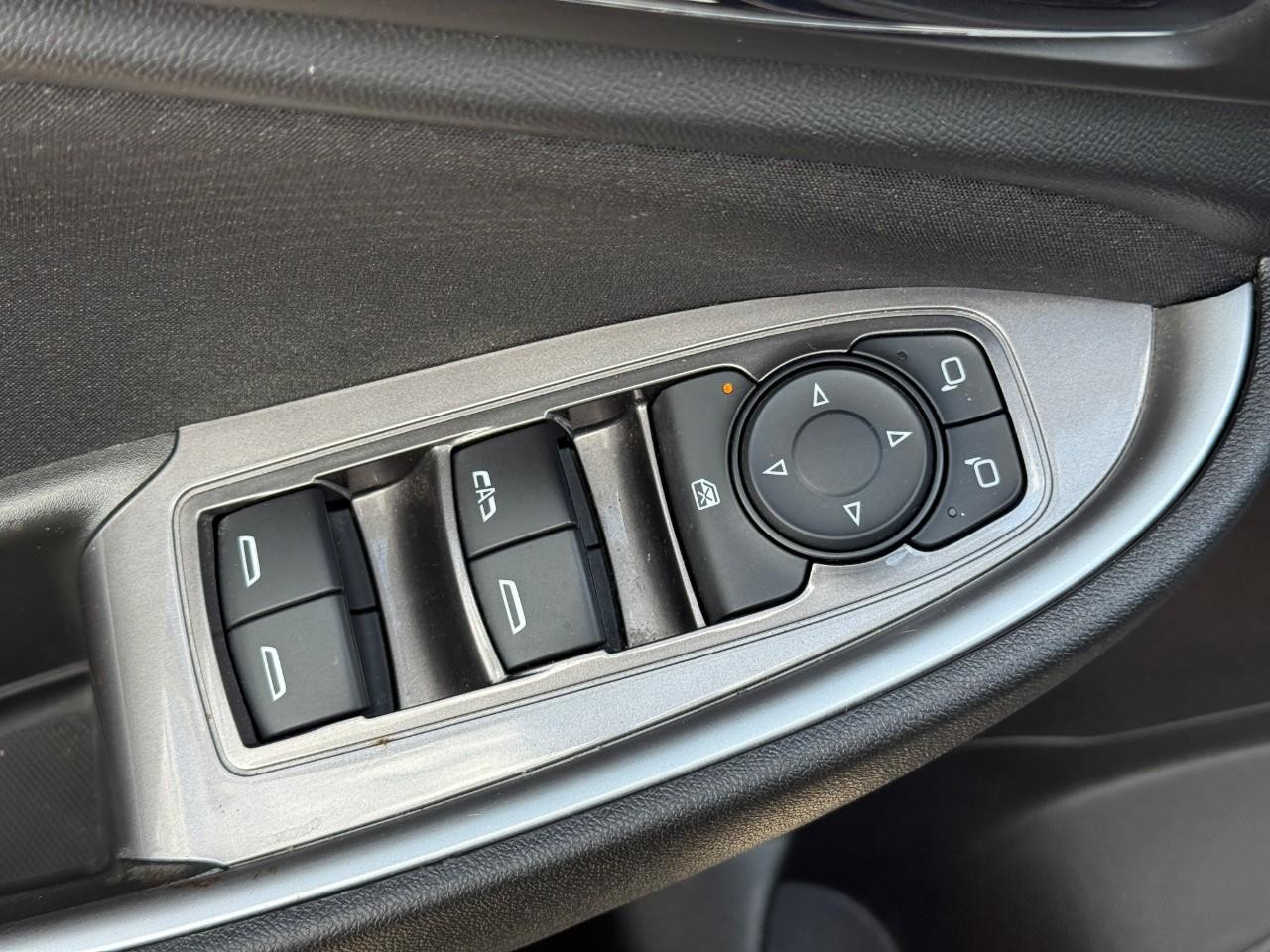 Chevrolet Malibu Vehicle Full-screen Gallery Image 17