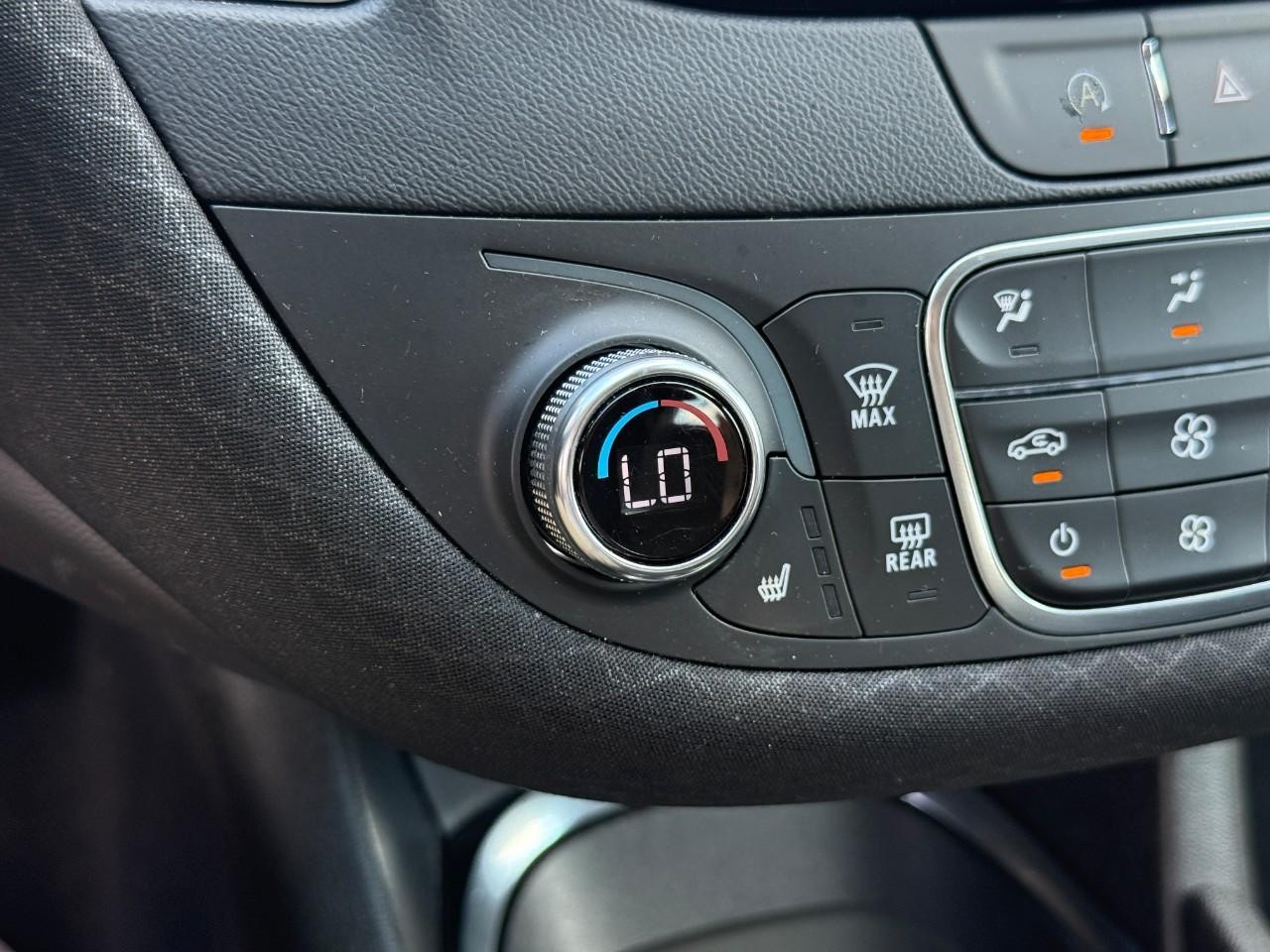 Chevrolet Malibu Vehicle Full-screen Gallery Image 23