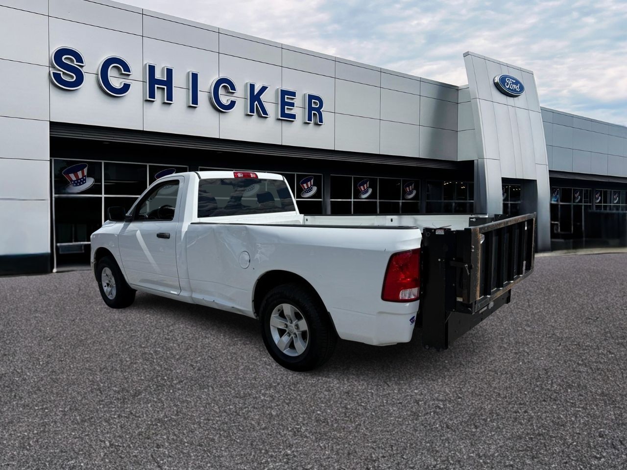 Ram 1500 Classic Vehicle Full-screen Gallery Image 03
