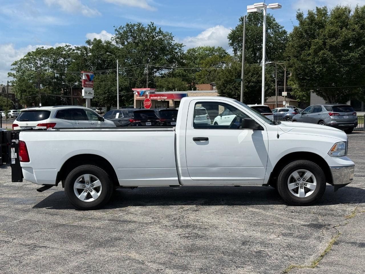 Ram 1500 Classic Vehicle Full-screen Gallery Image 05