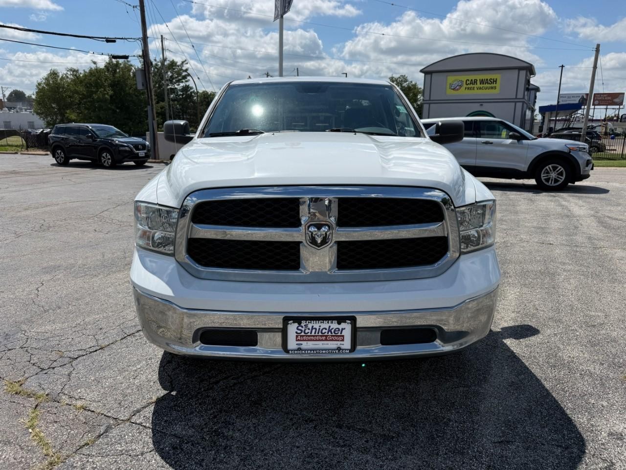 Ram 1500 Classic Vehicle Full-screen Gallery Image 08