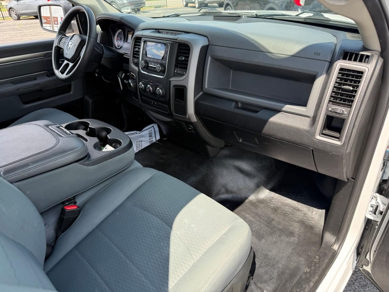 Ram 1500 Classic Vehicle Full-screen Gallery Image 10