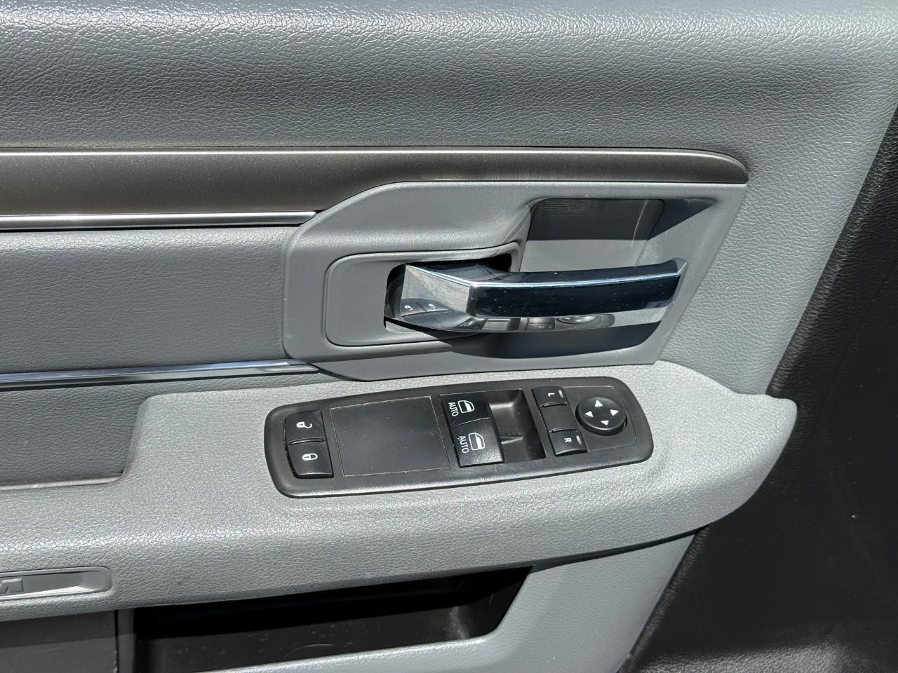Ram 1500 Classic Vehicle Full-screen Gallery Image 11