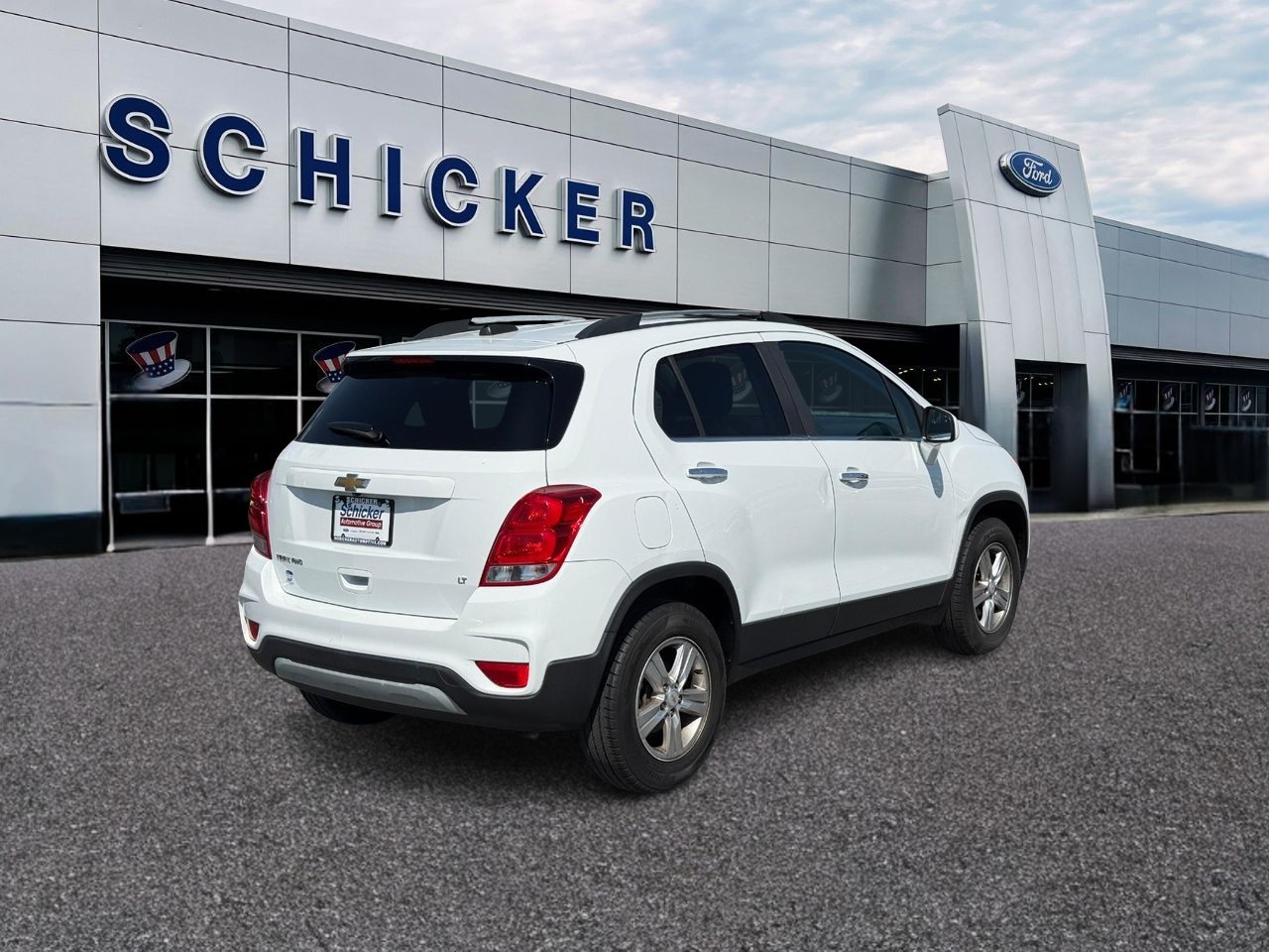 Chevrolet Trax Vehicle Full-screen Gallery Image 02