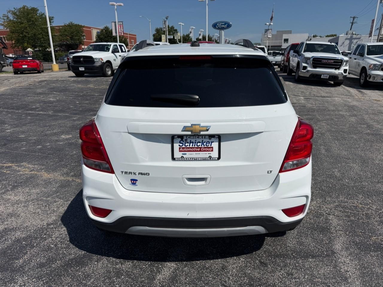 Chevrolet Trax Vehicle Full-screen Gallery Image 09